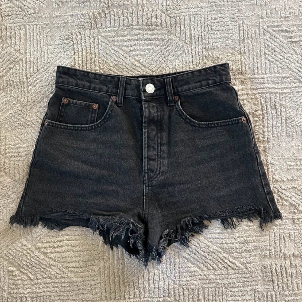 Zara Dark Denim Frayed Jean Shorts